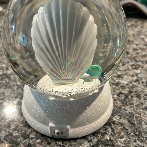 Bath and Body Works discontinued mermaid snow globe candle holder - Picture 3 of 5